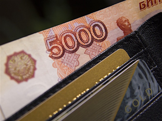Аналитик ВШУФ: Долларовые доходы россиян остаются на историческом минимуме