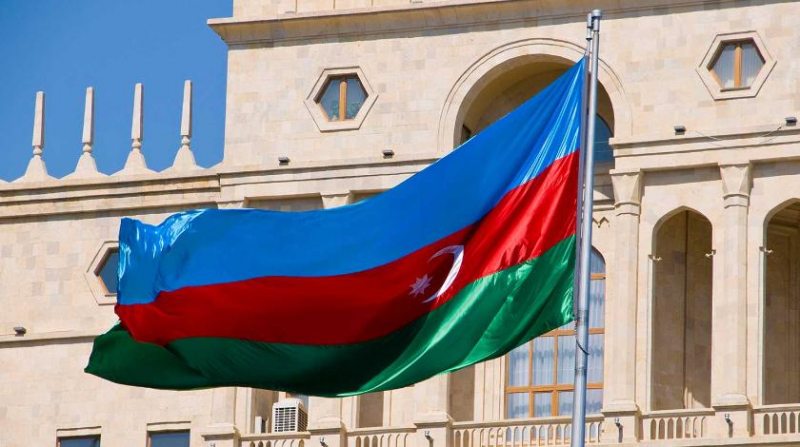 Баку отказался реагировать на оскорбления своего экс-посла в адрес русских