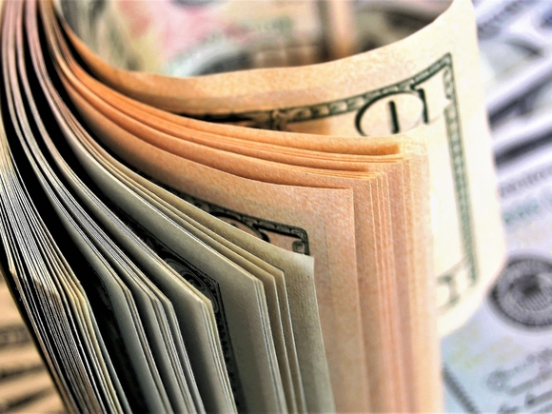 Banki.ru: В Новосибирске доллар начали продавать по 250 рублей
