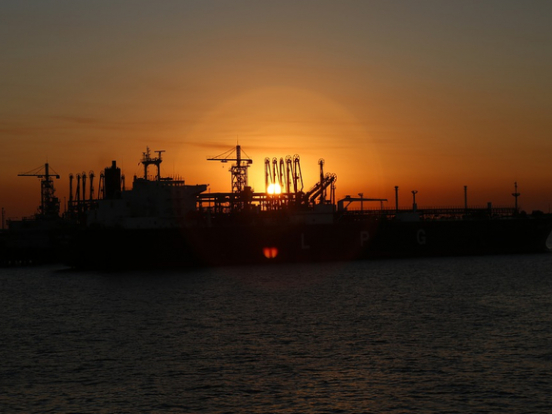 Bloomberg: Британия может начать высвобождение нефти из резервов