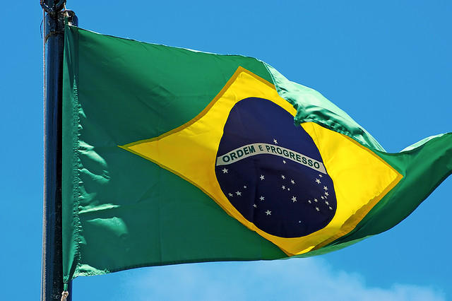 Бразилия начнет требовать сертификат о вакцинации от въезжающих в страну