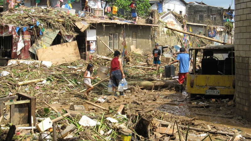 Число жертв тайфуна &quot;Раи&quot; на Филиппинах возросло до 108