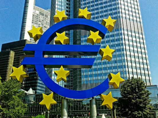 Дефициты бюджетов еврозоны и ЕС снижаются, но остаются «на высоком уровне»
