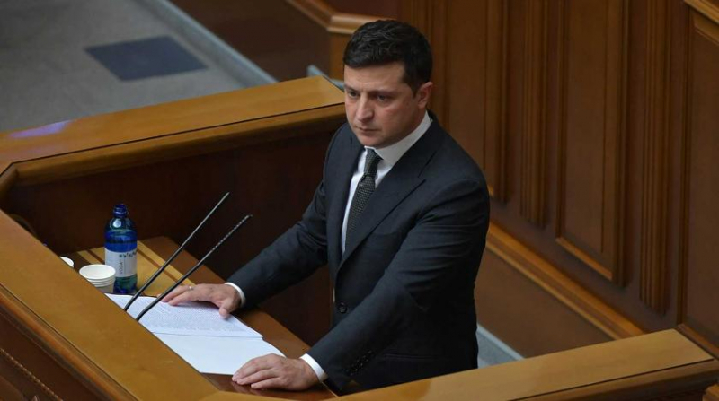 Депутаты затроллили Зеленского оскорбительными запросами в Раде