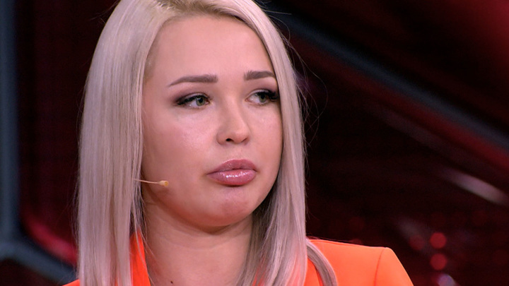 Дочь жениха-афериста Ларисы Копенкиной обвинили в занятии эскортом