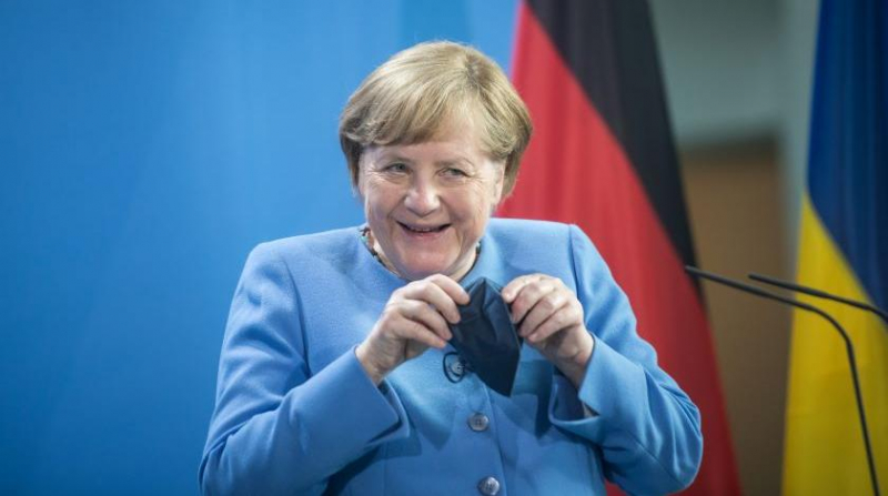 Эксперт опроверг возможный сговор между Меркель и Зеленским