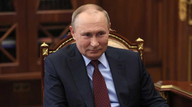 "Еще два слова": реакция Путина на часовой доклад Аксенова попала на видео