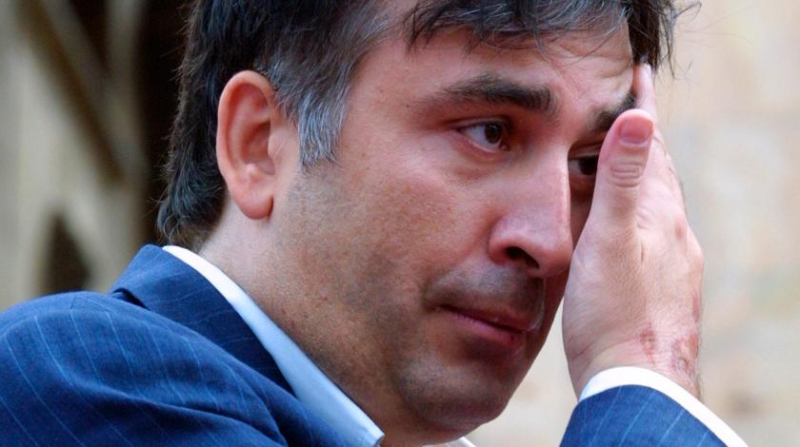 "Голодающий" Саакашвили заливает нехватку калорий сладкой газировкой