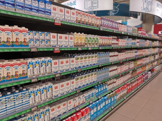 «Коммерсант»: Молочникам из-за санкций не хватает картона для упаковки