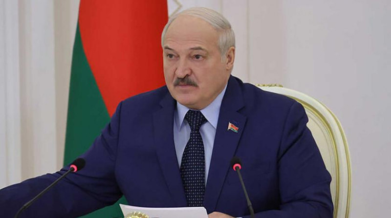Лукашенко потребовал подключить Белоруссию к переговорам России и Украины