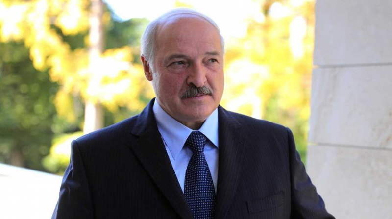 Лукашенко устроил разнос министрам "за намордники" от коронавируса - видео