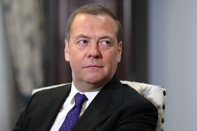 Медведев заявил, что Twitter, ограничив его аккаунт, прогнулся под Госдепом и Украиной