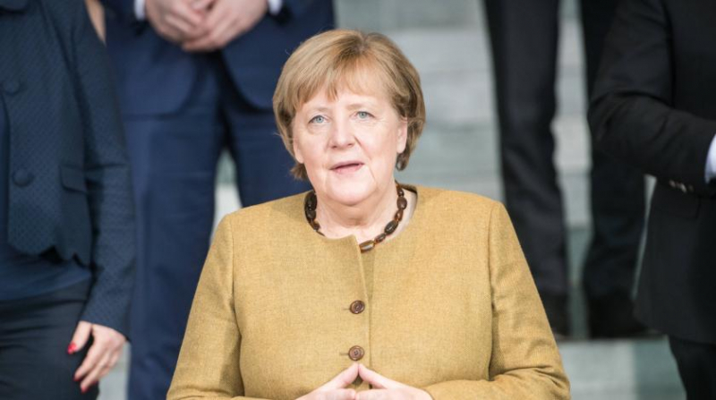Меркель на прощание получила от будущего канцлера подарок со смыслом