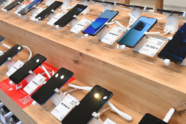 Минцифры: предустановленный RuStore избавит от повышения цен на смартфоны