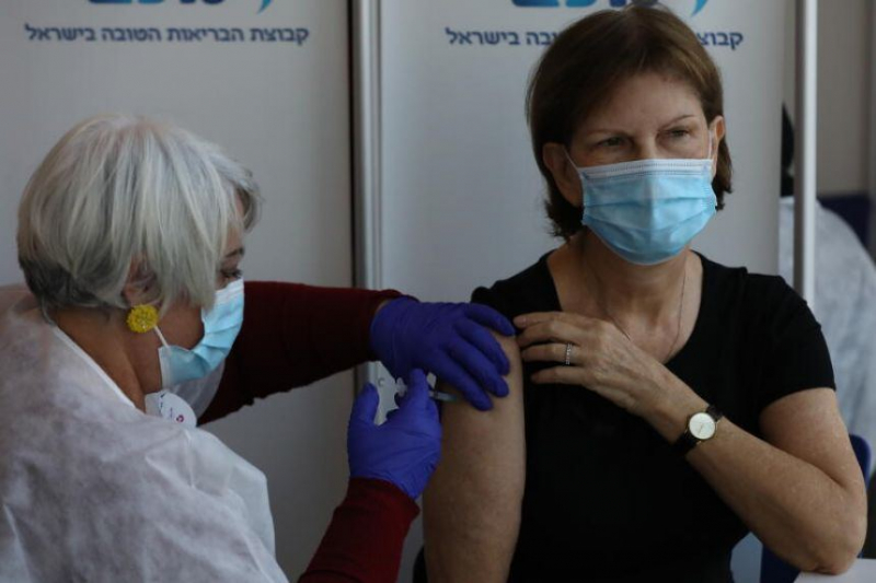Минздрав Израиля одобрил четвертую дозу вакцины для пожилых и медперсонала