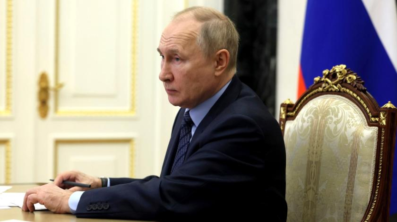 "Начнем с мирных средств": Путин послал жесткий сигнал Западу