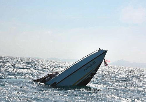 Не менее пяти человек погибли при столкновении лодки и грузового судна в Бангладеш