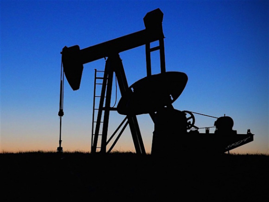 Нефть растет в цене на мировых биржах