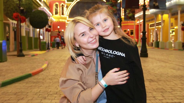 Пелагея показала прогулку с дочерью в Московском зоопарке