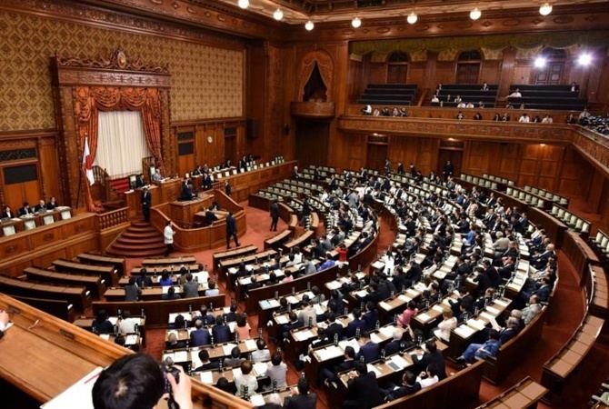 Правительство Японии приняло решение распустить нижнюю палату парламента перед выборами