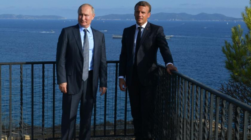 Путин и Макрон побеседовали на тему разрушительных действий Киева