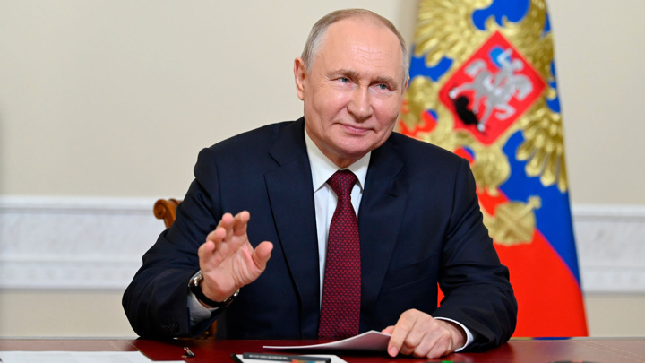 Путин объявил благодарность Рыбину, Сенчуковой и Газманову