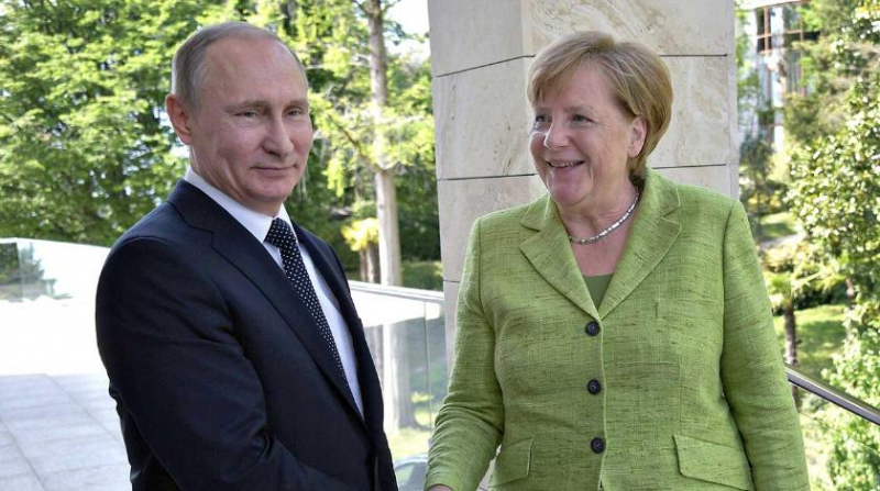 Путин попросил Меркель повлиять на Киев: итоги переговоров в Москве