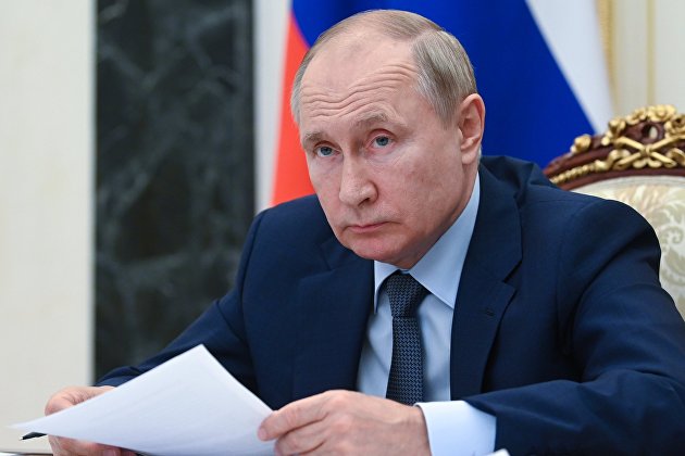 Путин призвал наращивать темпы цифровой трансформации и убирать барьеры в развитии технологий