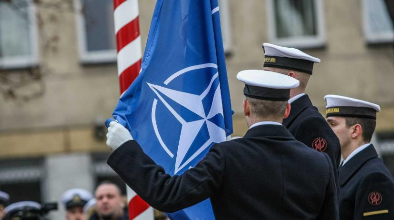 Россия использует в переговорах с НАТО "силовой аргумент" – сенатор