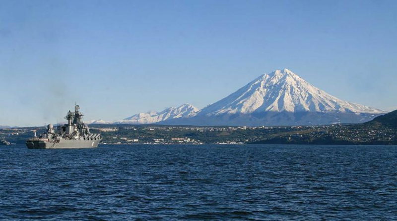Российский флот послал "привет" новому премьеру Японии по Курилам