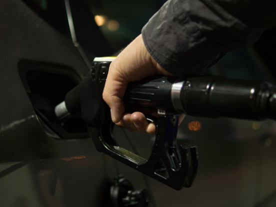 Рост цен на бензин зафиксирован почти в 20 российских регионах
