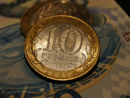 Рубль впервые за пять лет вошел в двадцатку популярных валют по версии SWIFT