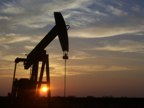 Снижение котировок нефти Brent и WTI замедлилось