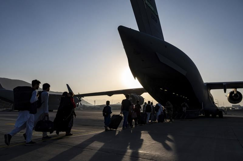 США возобновили эвакуацию афганцев