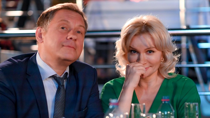Телеканал "Россия 1" покажет премьеру комедийной мелодрамы "Всем по 50"