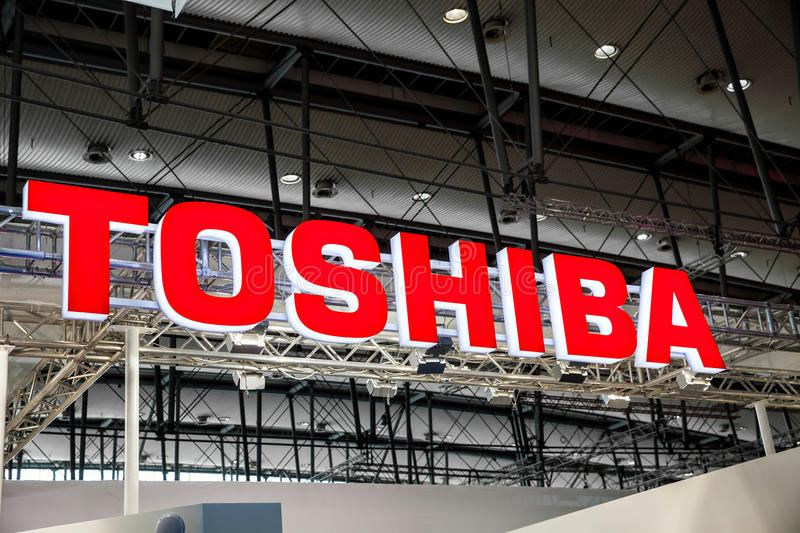 Toshiba может к 2023 году разделиться на три компании