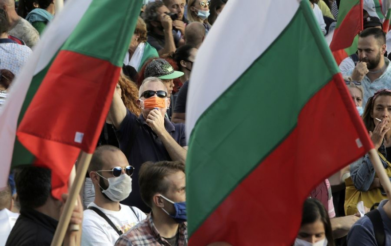 В Болгарии прошли массовые протесты против &quot;санитарных пропусков&quot;