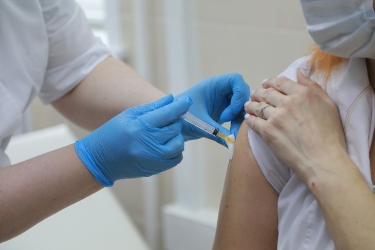 В Европе четвертую дозу вакцины от COVID-19 рекомендовали людям с ослабленным иммунитетом