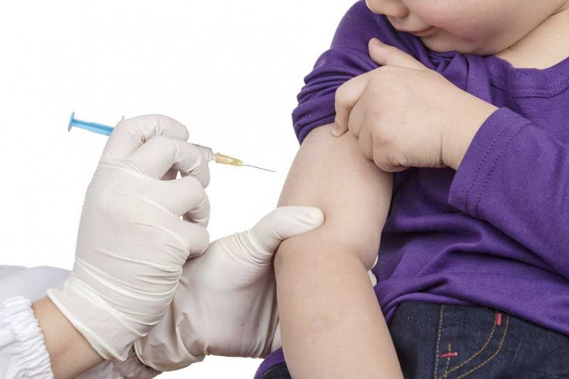 В ФРГ 42 ребенка при вакцинации от ковида получили дозировку для взрослых
