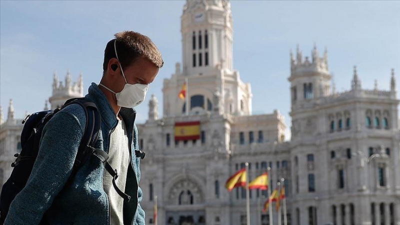 В Испании отменят обязательное ношение масок на улице