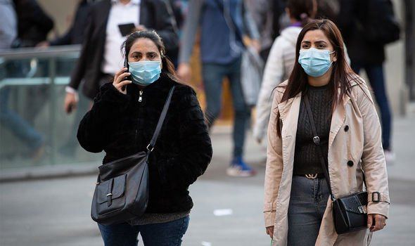 В Испании вернут обязательное ношение масок на улице