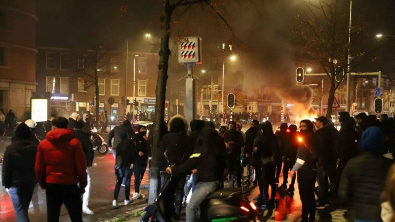 В Нидерландах третью ночь подряд продолжаются акции протеста против коронавирусных ограничений