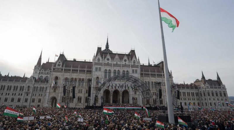 Венгрия и Украина перессорились из-за России