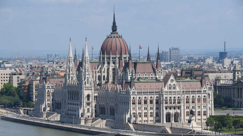 Венгрия на "Крымской платформе" обругала Украину за языковый закон