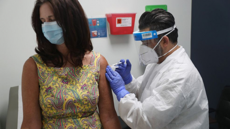 Власти Германии выступили за введение обязательной вакцинации от COVID