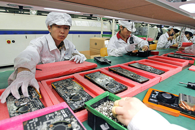 WeChat: Китай объявил карантин на территории вокруг завода iPhone в китайском Чжэнчжоу