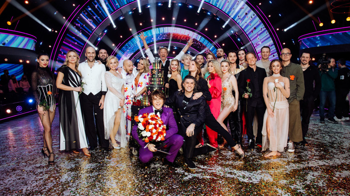 Жюри и участники "Танцев со звездами" зажигательно поздравили Малахова с юбилеем