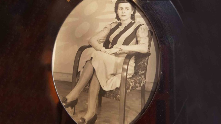 Анна Михалкова поделилась редкими архивными фото в день рождения матери