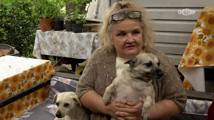 Автор песни «Ах, какая женщина!» Назарова уверяет, что соседи травят ее собак