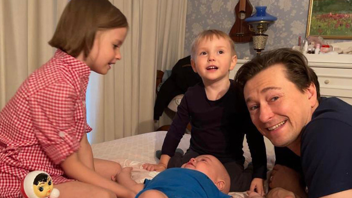 Безруков опубликовал редкое фото с дочкой по случаю ее дня рождения